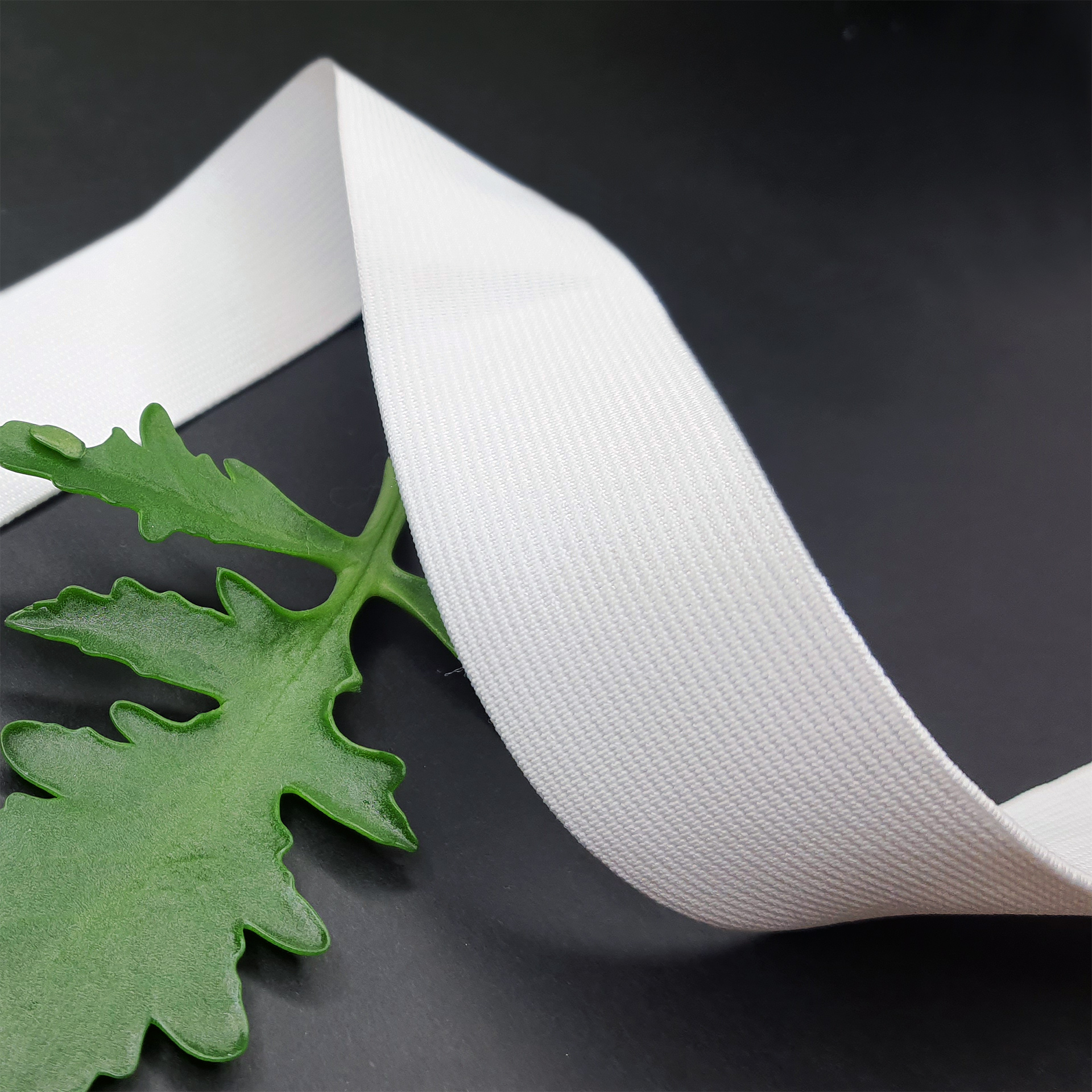 Лента эластичная тканая белая (35мм)